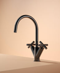 Hotbath Chap C104 wastafelkraan met draaibare uitloop - Geborsteld Messing PVD