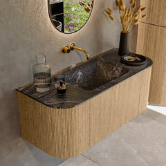 MONDIAZ KURVE-DLUX 110cm badmeubel ronding Links + Rechts kleur Oak met 1 lade en 2 deuren. Wastafel CLOUD Midden zonder kraangat Lava.