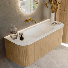 MONDIAZ KURVE-DLUX 120cm badmeubel ronding Links + Rechts kleur Oak met 1 lade en 2 deuren. Wastafel BIG SMALL Midden zonder kraangat Opalo.
