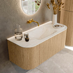 MONDIAZ KURVE-DLUX 110cm badmeubel ronding Links + Rechts kleur Oak met 1 lade en 2 deuren. Wastafel CLOUD Midden zonder kraangat Ostra.