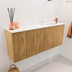 JOYA 100cm toiletmeubel kleur Oak. Wastafel FAYE positie Rechts 1 kraangat kleur Talc.