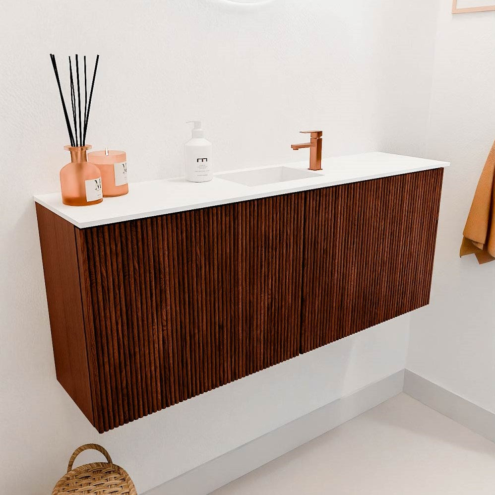 JOYA 100cm toiletmeubel kleur Ruby. Wastafel FAYE positie Midden 1 kraangat kleur Talc.