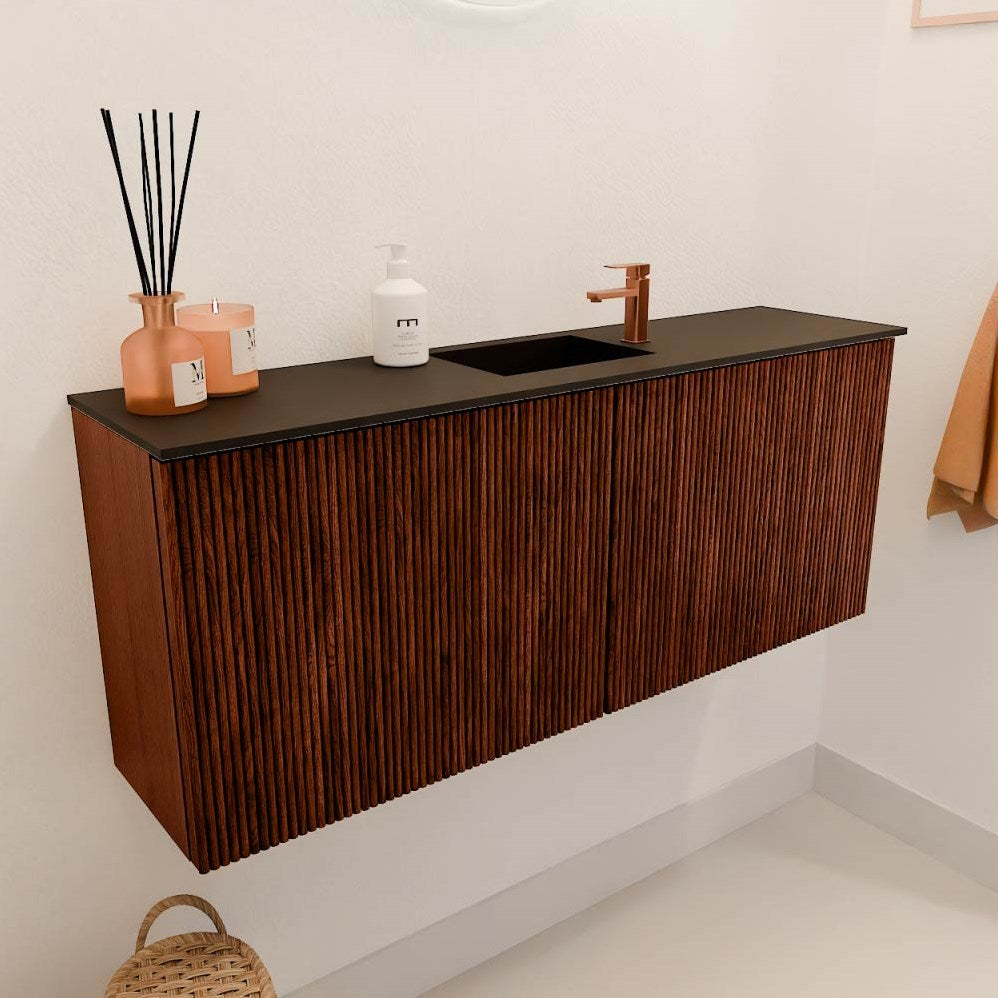 JOYA 100cm toiletmeubel kleur Ruby. Wastafel FAYE positie Midden 1 kraangat kleur Urban.