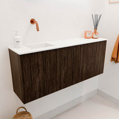 JOYA 100cm toiletmeubel kleur Walnut. Wastafel FAYE positie Links Zonder kraangat kleur Talc.