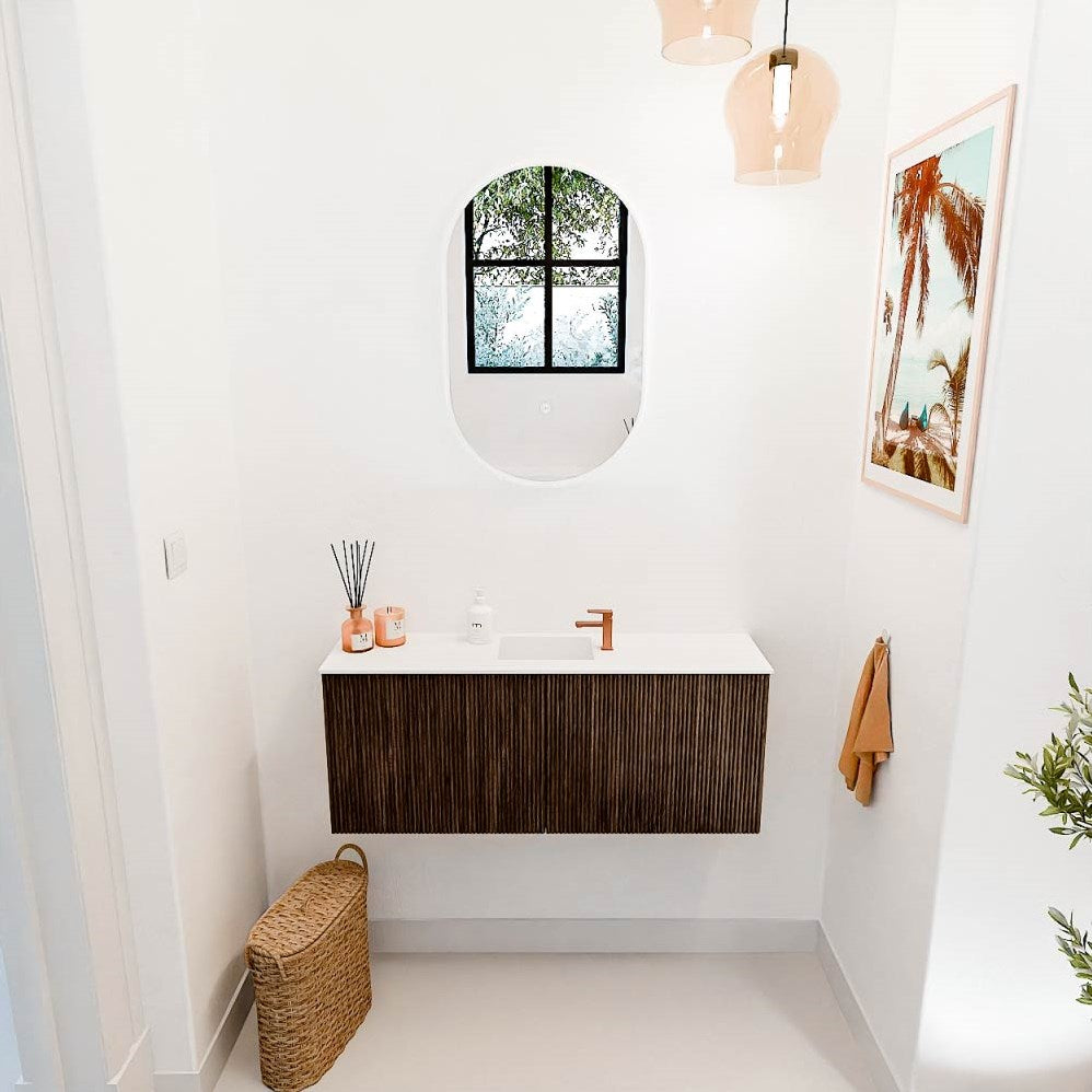 JOYA 100cm toiletmeubel kleur Walnut. Wastafel FAYE positie Midden 1 kraangat kleur Talc.