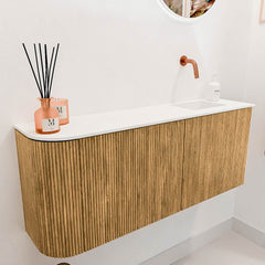 JOYA 101,6cm toiletmeubel ronding links kleur Oak. Wastafel FAYE positie Rechts Zonder kraangat kleur Talc.