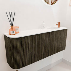 JOYA 101,6cm toiletmeubel ronding links kleur Shadow. Wastafel FAYE positie Rechts 1 kraangat kleur Talc.