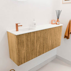 JOYA 101,6cm toiletmeubel ronding rechts kleur Oak. Wastafel FAYE positie Links 1 kraangat kleur Talc.