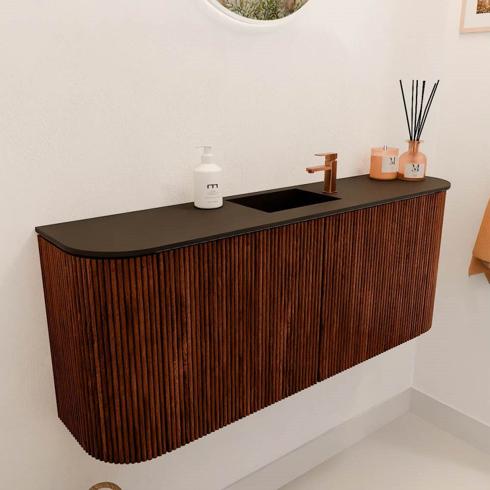 JOYA 103,2cm toiletmeubel ronding links + rechts kleur Ruby. Wastafel FAYE positie Midden 1 kraangat kleur Urban.