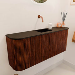 JOYA 103,2cm toiletmeubel ronding links + rechts kleur Ruby. Wastafel FAYE positie Midden Zonder kraangat kleur Urban.