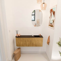 JOYA 111,6cm toiletmeubel ronding links kleur Oak. Wastafel FAYE positie Rechts 1 kraangat kleur Urban.
