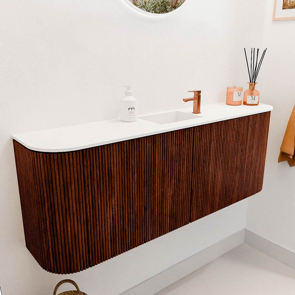 JOYA 113,2cm toiletmeubel ronding links + rechts kleur Ruby. Wastafel FAYE positie Midden 1 kraangat kleur Talc.