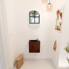 JOYA 40cm toiletmeubel kleur Ruby. Wastafel FAYE positie Links 1 kraangat kleur Urban.
