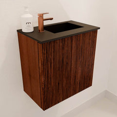 JOYA 40cm toiletmeubel kleur Ruby. Wastafel FAYE positie Rechts 1 kraangat kleur Urban