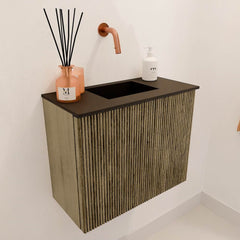 JOYA 50cm toiletmeubel kleur Dusk. Wastafel FAYE positie Midden Zonder kraangat kleur Urban.