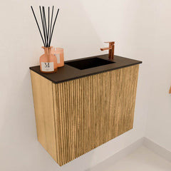 JOYA 50cm toiletmeubel kleur Oak. Wastafel FAYE positie Rechts 1 kraangat kleur Urban.