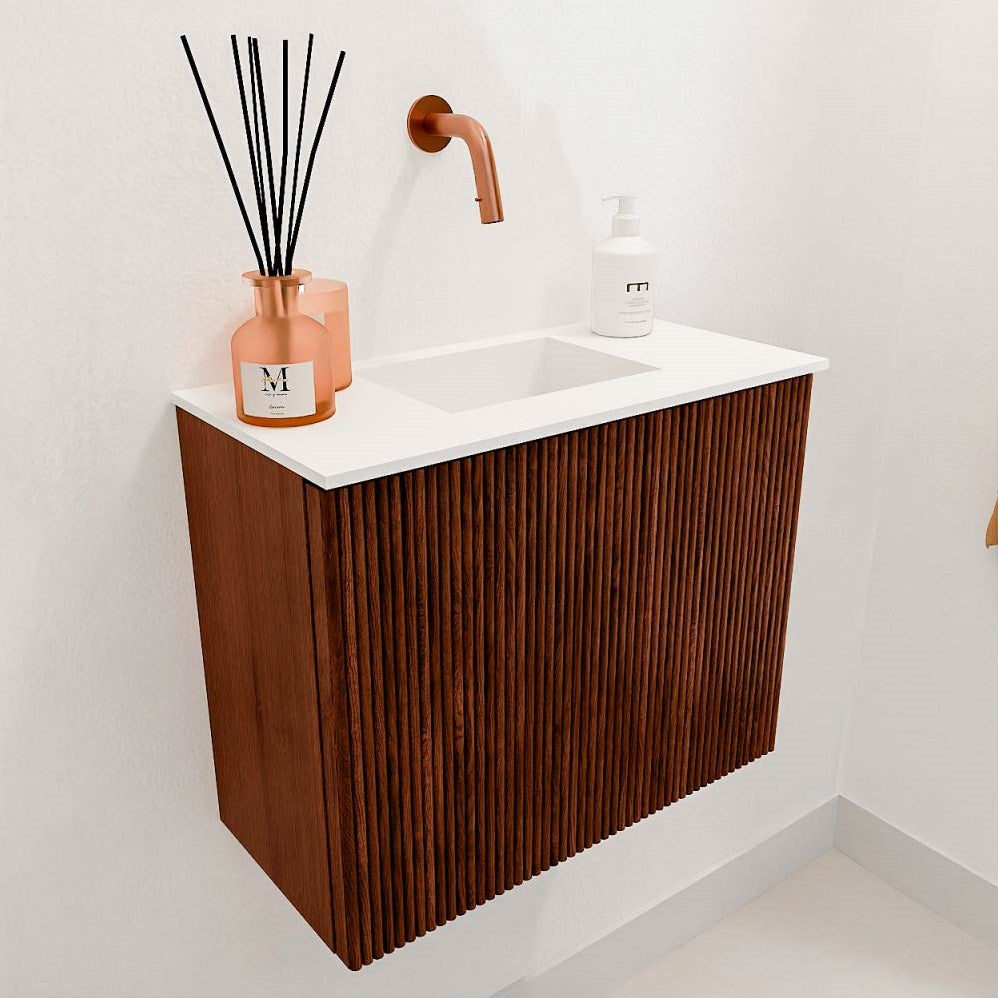 JOYA 50cm toiletmeubel kleur Ruby. Wastafel FAYE positie Midden Zonder kraangat kleur Talc.