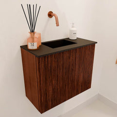 JOYA 50cm toiletmeubel kleur Ruby. Wastafel FAYE positie Midden Zonder kraangat kleur Urban.