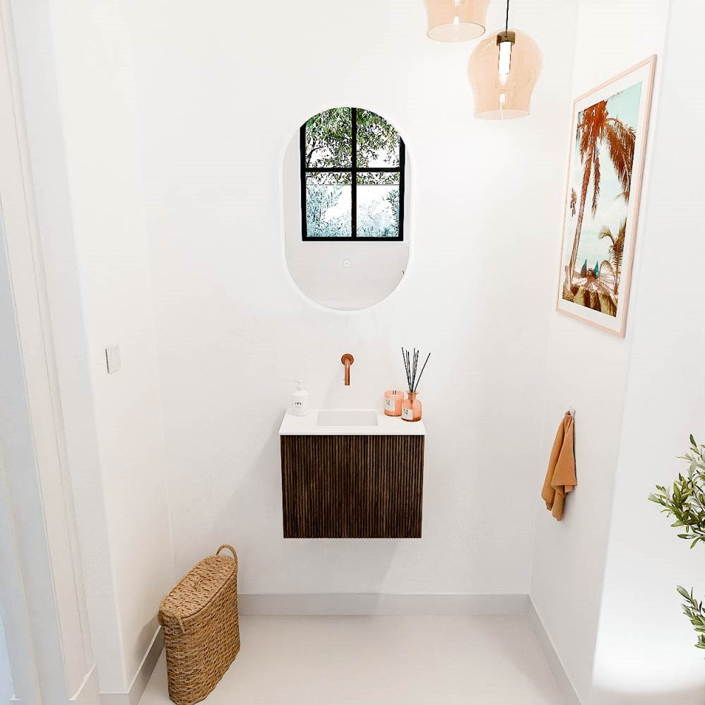 JOYA 50cm toiletmeubel kleur Walnut. Wastafel FAYE positie Links Zonder kraangat kleur Talc.