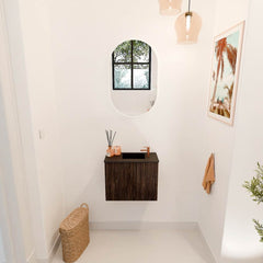 JOYA 50cm toiletmeubel kleur Walnut. Wastafel FAYE positie Rechts 1 kraangat kleur Urban