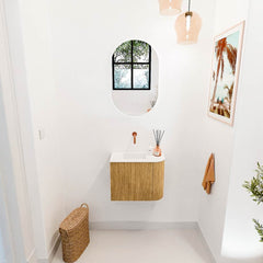 JOYA 51,6cm toiletmeubel ronding rechts kleur Oak. Wastafel FAYE positie Links Zonder kraangat kleur Talc.