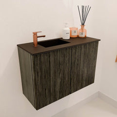 JOYA 60cm toiletmeubel kleur Shadow. Wastafel FAYE positie Links 1 kraangat kleur Urban.