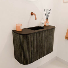 JOYA 63,2cm toiletmeubel ronding links + rechts kleur Shadow. Wastafel FAYE positie Midden Zonder kraangat kleur Urban.