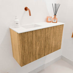 JOYA 70cm toiletmeubel kleur Oak. Wastafel FAYE positie Links Zonder kraangat kleur Talc.