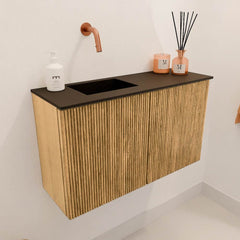 JOYA 70cm toiletmeubel kleur Oak. Wastafel FAYE positie Links Zonder kraangat kleur Urban.