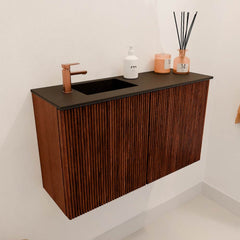 JOYA 70cm toiletmeubel kleur Ruby. Wastafel FAYE positie Links 1 kraangat kleur Urban.