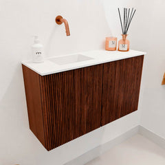 JOYA 70cm toiletmeubel kleur Ruby. Wastafel FAYE positie Links Zonder kraangat kleur Talc.