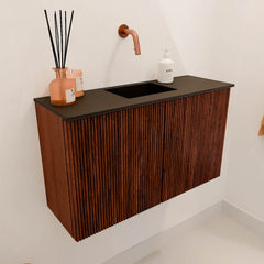 JOYA 70cm toiletmeubel kleur Ruby. Wastafel FAYE positie Midden Zonder kraangat kleur Urban.
