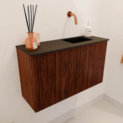 JOYA 70cm toiletmeubel kleur Ruby. Wastafel FAYE positie Rechts Zonder kraangat kleur Urban.