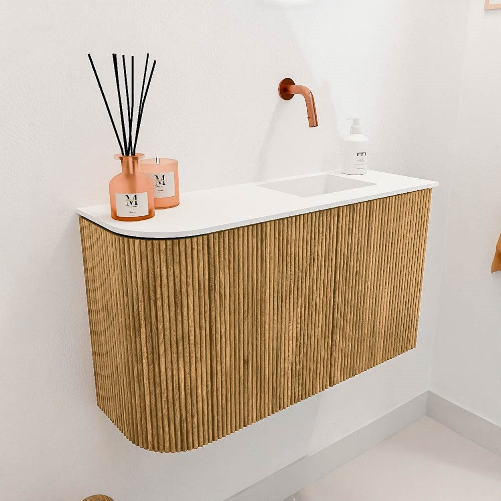 JOYA 71,6cm toiletmeubel ronding links kleur Oak. Wastafel FAYE positie Rechts Zonder kraangat kleur Talc.