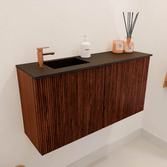 JOYA 80cm toiletmeubel kleur Ruby. Wastafel FAYE positie Links 1 kraangat kleur Urban.