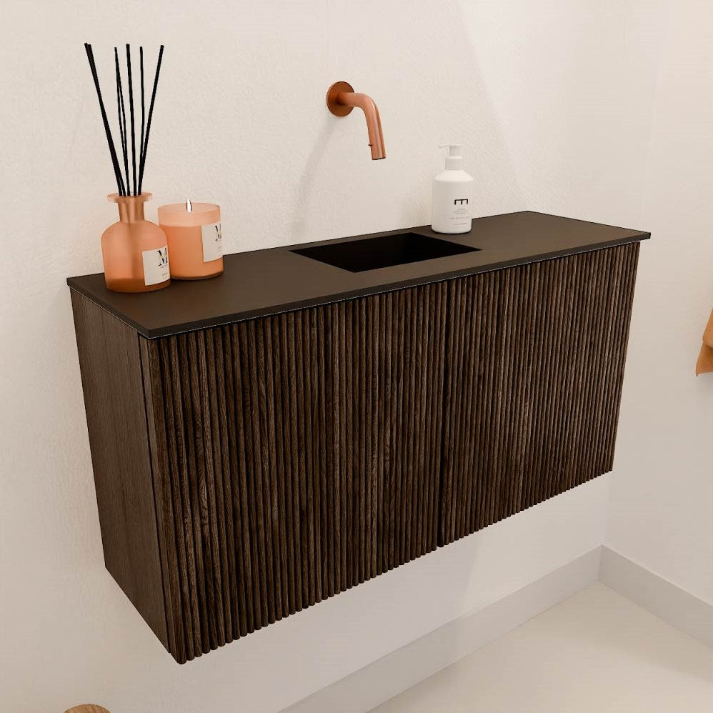 JOYA 80cm toiletmeubel kleur Walnut. Wastafel FAYE positie Midden Zonder kraangat kleur Urban.