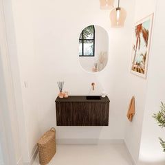 JOYA 80cm toiletmeubel kleur Walnut. Wastafel FAYE positie Rechts Zonder kraangat kleur Urban.