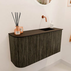 JOYA 81,6cm toiletmeubel ronding links kleur Shadow. Wastafel FAYE positie Rechts Zonder kraangat kleur Urban.