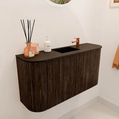 JOYA 83,2cm toiletmeubel ronding links + rechts kleur Walnut. Wastafel FAYE positie Midden 1 kraangat kleur Urban.