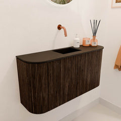 JOYA 83,2cm toiletmeubel ronding links + rechts kleur Walnut. Wastafel FAYE positie Midden Zonder kraangat kleur Urban.