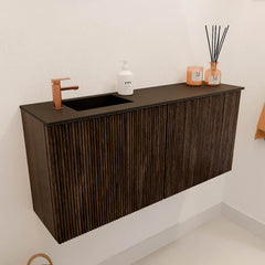 JOYA 90cm toiletmeubel kleur Walnut. Wastafel FAYE positie Links 1 kraangat kleur Urban.