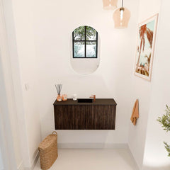 JOYA 90cm toiletmeubel kleur Walnut. Wastafel FAYE positie Midden 1 kraangat kleur Urban.