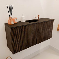 JOYA 90cm toiletmeubel kleur Walnut. Wastafel FAYE positie Midden 1 kraangat kleur Urban.