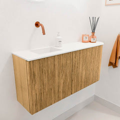 JOYA 91,6cm toiletmeubel ronding rechts kleur Oak. Wastafel FAYE positie Links Zonder kraangat kleur Talc.