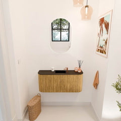 JOYA 93,2cm toiletmeubel ronding links + rechts kleur Oak. Wastafel FAYE positie Midden 1 kraangat kleur Urban.