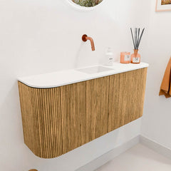 JOYA 93,2cm toiletmeubel ronding links + rechts kleur Oak. Wastafel FAYE positie Midden Zonder kraangat kleur Talc.