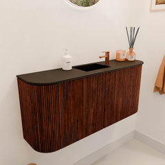 JOYA 93,2cm toiletmeubel ronding links + rechts kleur Ruby. Wastafel FAYE positie Midden 1 kraangat kleur Urban.