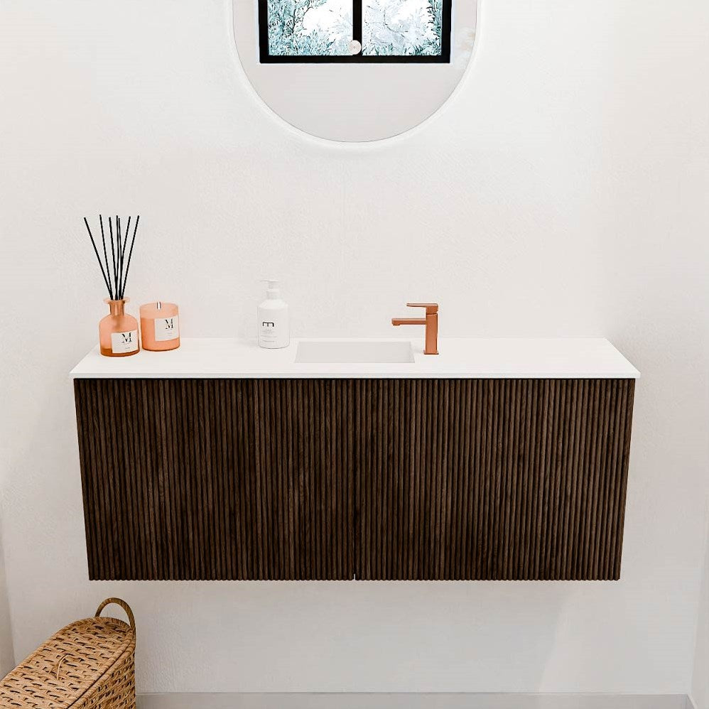 JOYA 100cm toiletmeubel kleur Walnut. Wastafel FAYE positie Midden 1 kraangat kleur Talc.