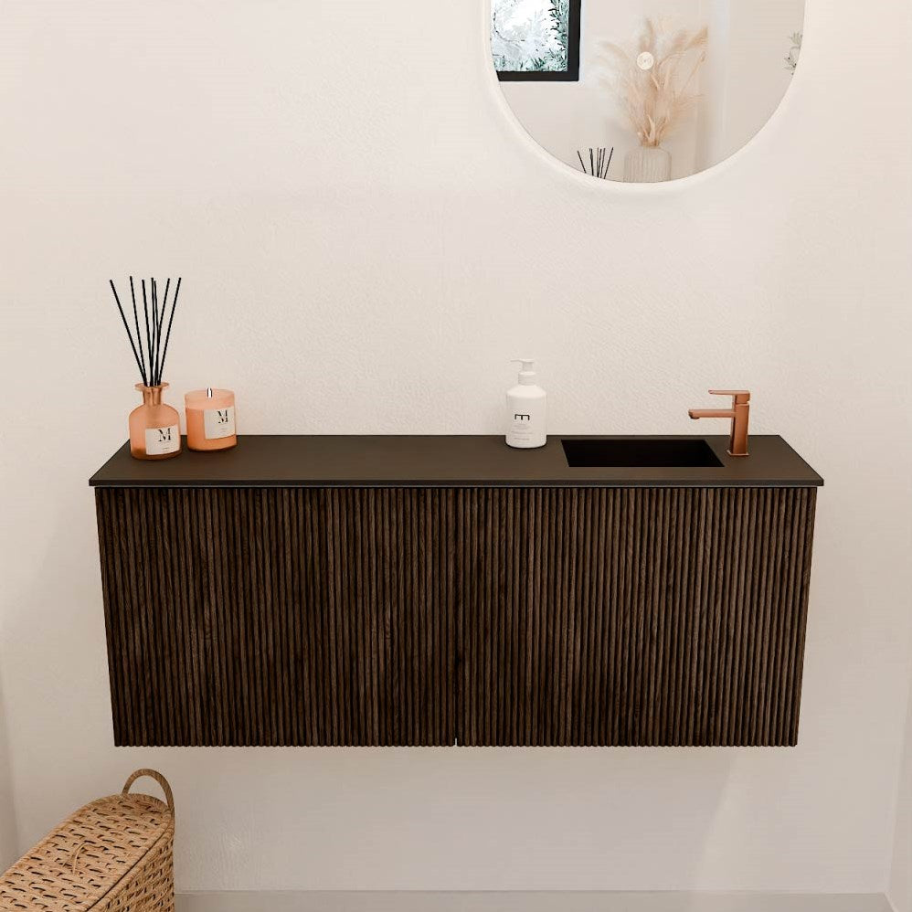JOYA 100cm toiletmeubel kleur Walnut. Wastafel FAYE positie Rechts 1 kraangat kleur Urban.