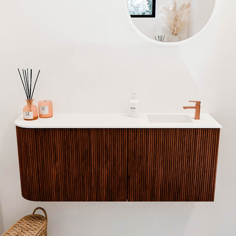JOYA 101,6cm toiletmeubel ronding links kleur Ruby. Wastafel FAYE positie Rechts 1 kraangat kleur Talc.